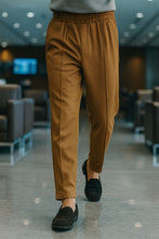 Load image into Gallery viewer, Relaxed Fit Platted Trouser - Camel